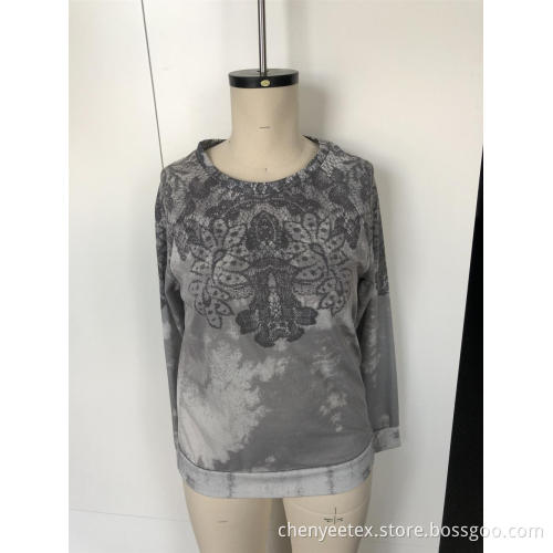 Cuello redondo bordado de encaje y manga larga con efecto tie dye